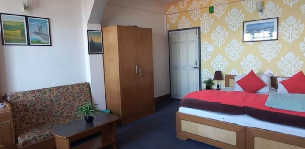 Bedroom 1, North Point Hotel, Darjiling