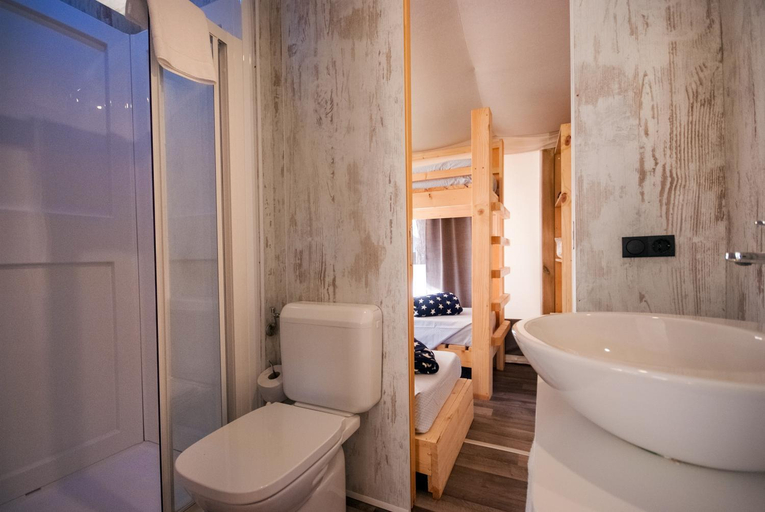 Bathroom 4