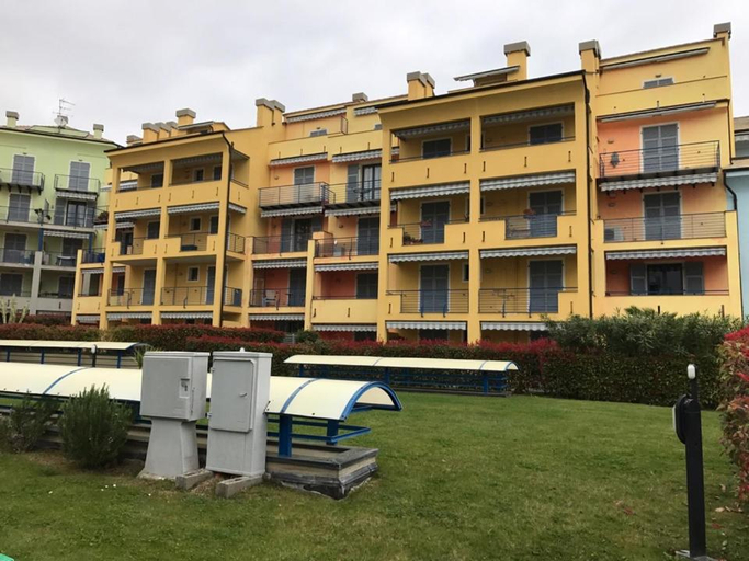 Exterior & Views 1, casa vacanza Carly, Savona