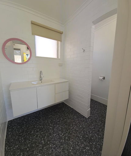 Bathroom 4, Sea Lake Motel, Buloke - North