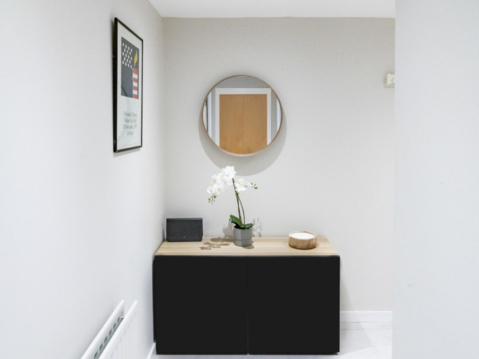 Others 4, Stunning 1BR Apt in No. 1 Location Free Parking - Pass the Keys, Belfast