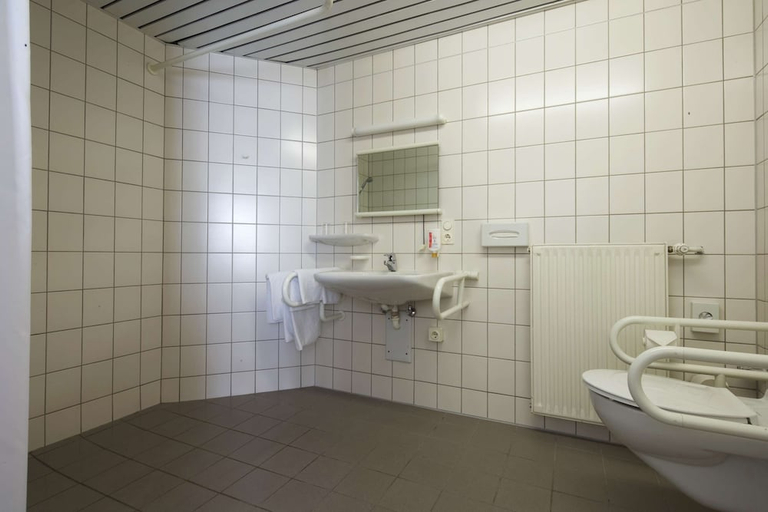 Bathroom 4, IntercityHotel Kassel, Kassel