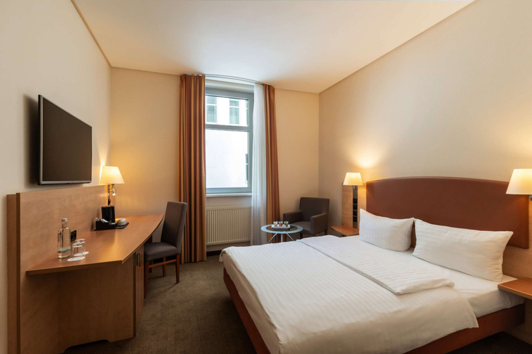 Bedroom 4, IntercityHotel Berlin Ostbahnhof, Berlin