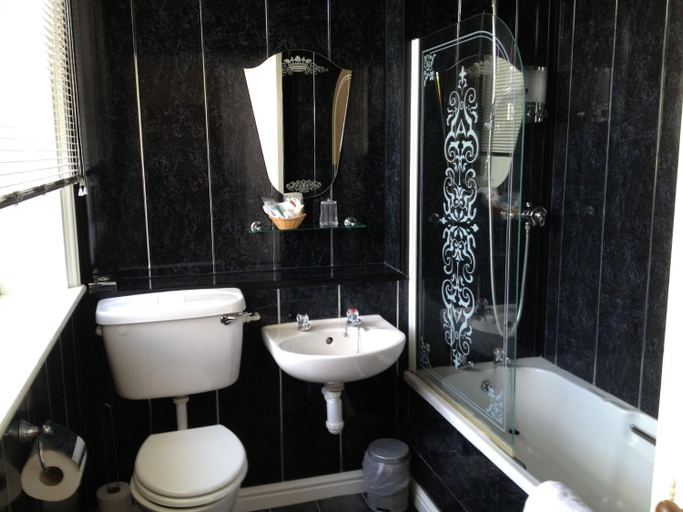 Bathroom 2, Clennell Hall Hotel, Northumberland