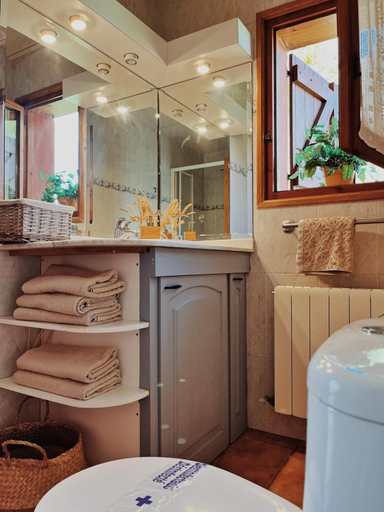 Bathroom 4, Apartaments Cel i Fusta, Girona