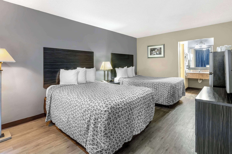 Bedroom 4, Suburban Studios International Drive, Orange