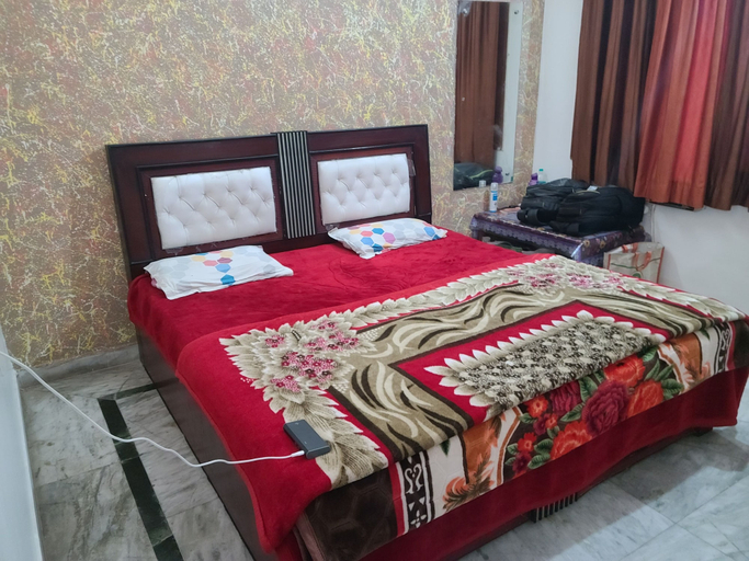 Bedroom 3, Shri Krishnashrya Seva Sadan By GRB, Mathura