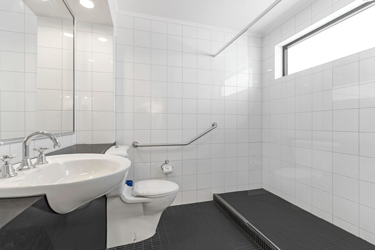 Bathroom 3, Caledonian Hotel Motel, Campaspe - Echuca
