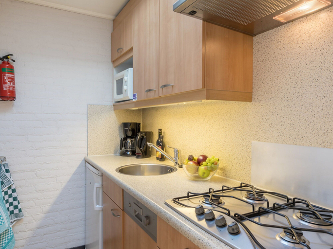 Private kitchen, Bungalow in Netherlands With Bubble Bath, Arcen en Velden