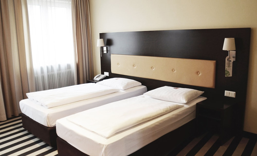Bedroom 5, Bristol Hotel, Frankfurt am Main