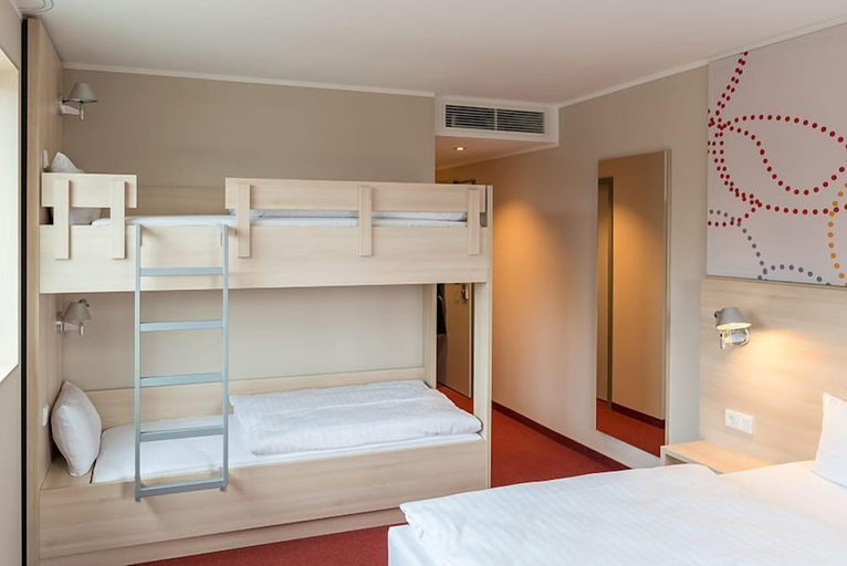 Bedroom 3, Serways Hotel Weiskirchen, Offenbach