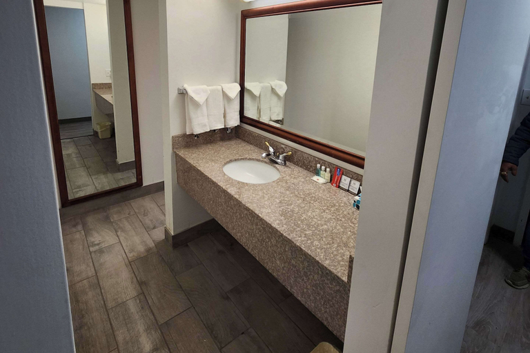 Bathroom 4, Clarion Inn Idaho Falls Riverfront, Bonneville