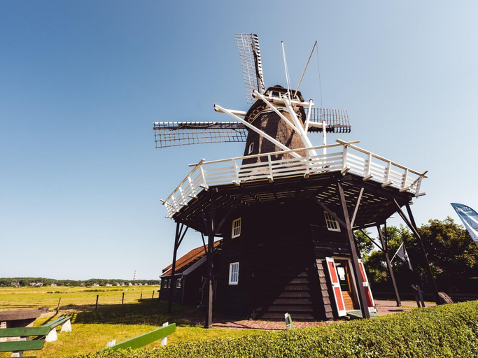 View from property 3, Wooden Bungalow With Dishwasher Near the Beach, Ameland