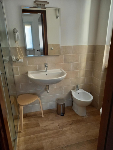 Others 4, B&B Il canale, Ancona