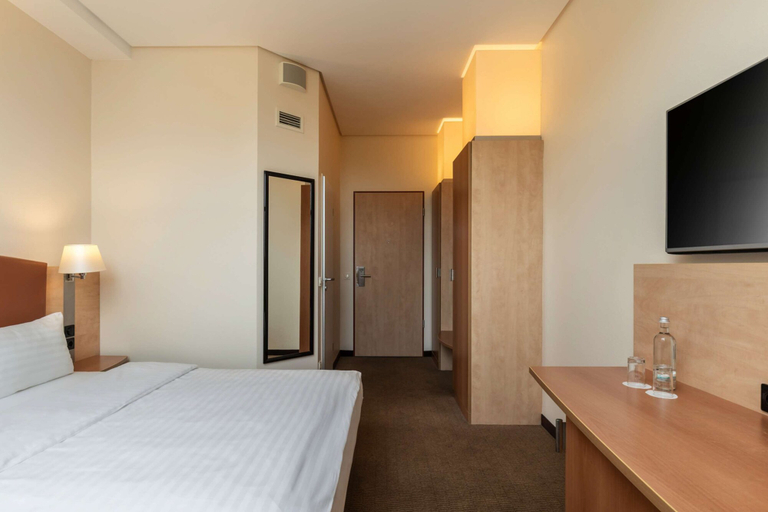 Bedroom 4, IntercityHotel Berlin Ostbahnhof, Berlin