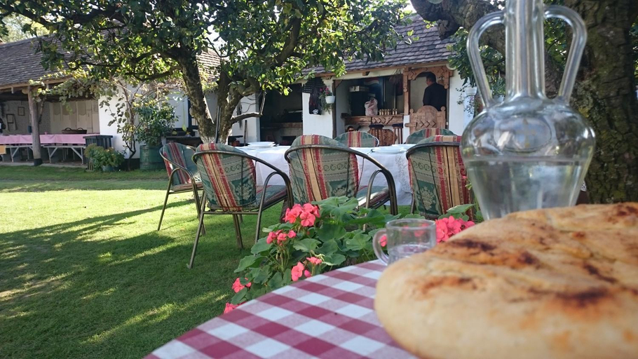 Food & Drinks 3, Domacinstvo Cikic Zasavica, Sremska Mitrovica