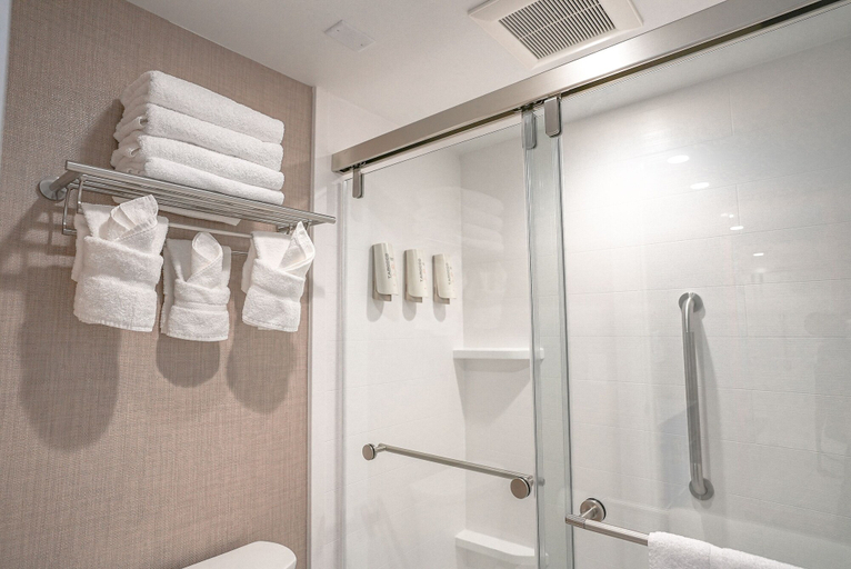 Bathroom 4, Spray Beach Oceanfront Hotel, Ocean