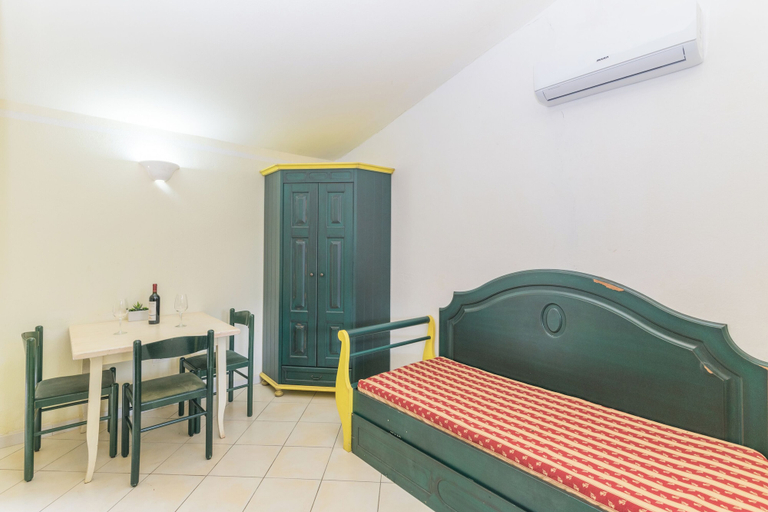 Dining 4, 1 Ala Birdi Cottage 150m From The Beach, Oristano