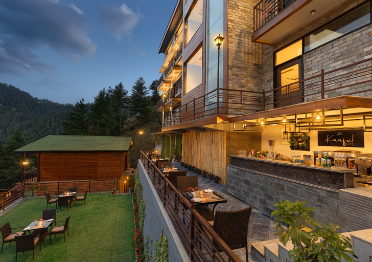 Exterior & Views