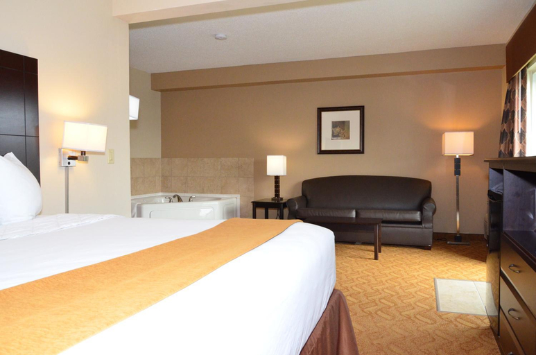 Bedroom 3, Cobblestone Inn & Suites - Lake View, Sac
