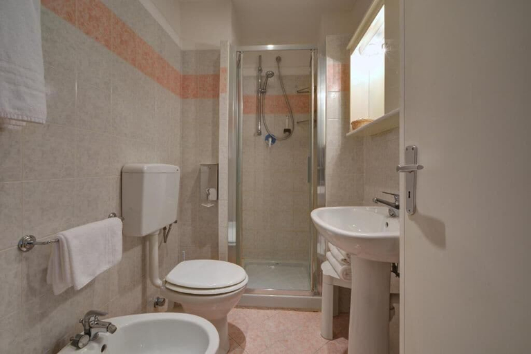 Bathroom 5, HOTEL UNIVERSO, Torino