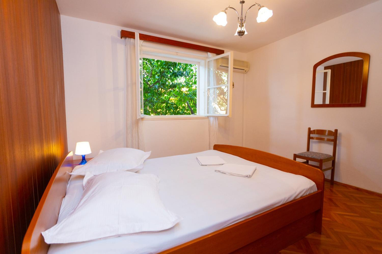 Others 3, Apartmani Vranjes, Podgora