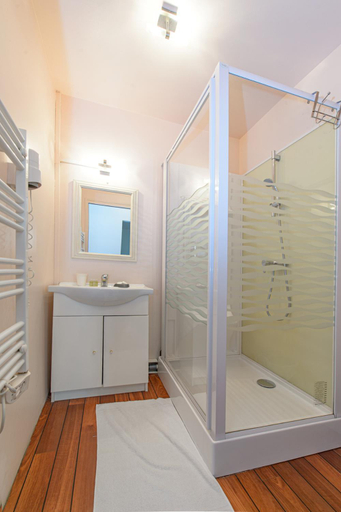 Bathroom, HOTEL DES VOYAGEURS, Doubs