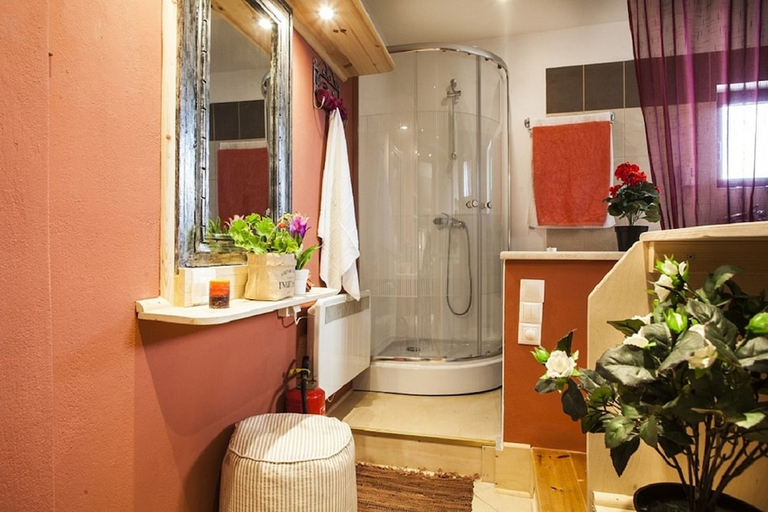 Bathroom 5, Estate Kares, Crete