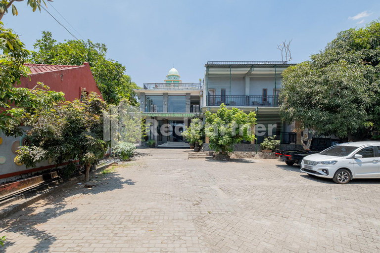 Exterior & Views 2, Hotel Grand El-a Syariah Mitra RedDoorz, Tuban
