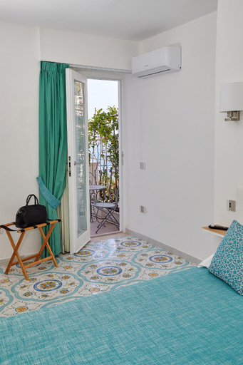 Others 3, Malafemmena Guest House, Napoli