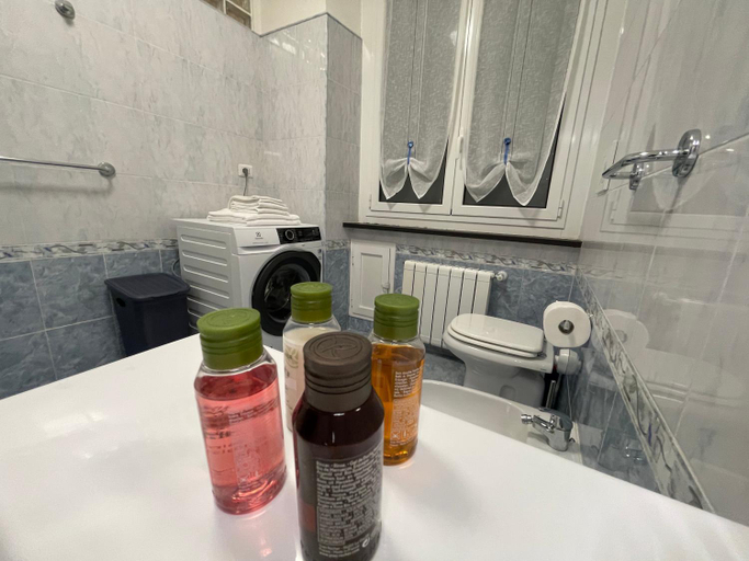 Bathroom 2, La casa di Silvy, Genova