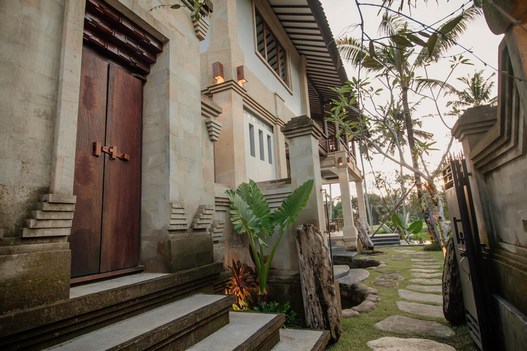 Exterior 13