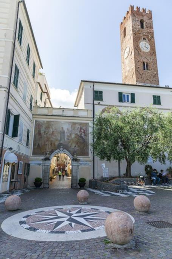 Exterior 11