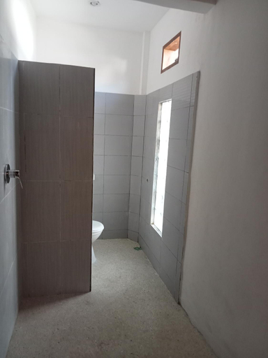 Bathroom 2, Putra Boyan Cottages, Lombok