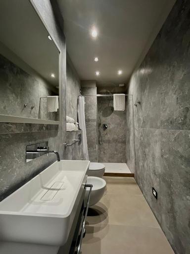 Bathroom 7