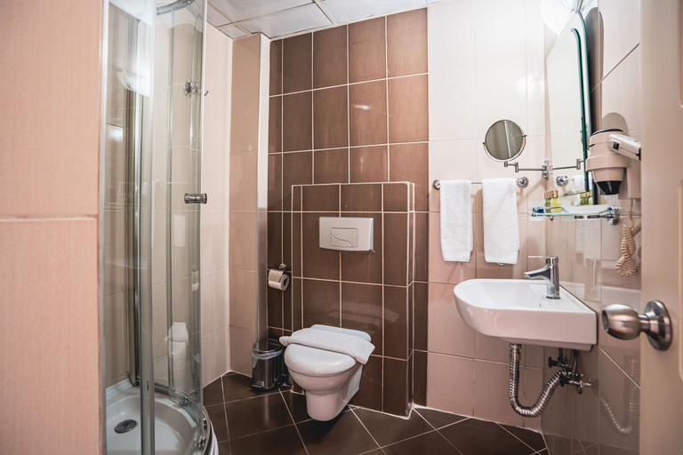 Bathroom 5, Tiara Buyukada, Adalar