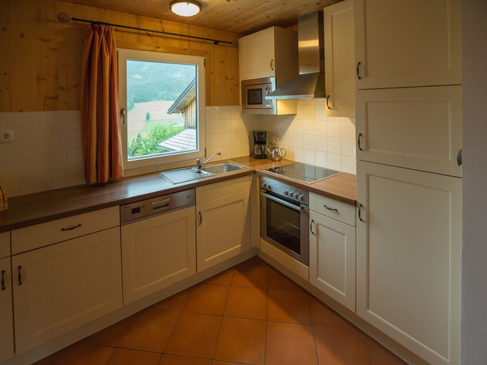 Private kitchen 4, Chalet in Annaberg-lungotz With Terrace, Hallein