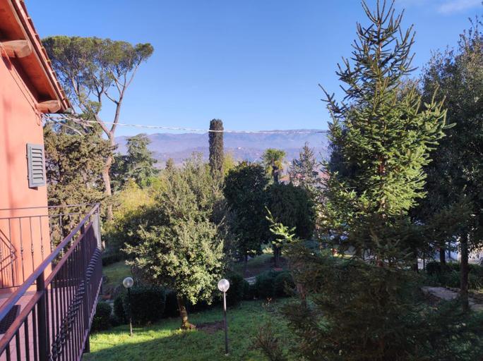 Others 4, QOELET - B&B Etico e Sociale, Arezzo