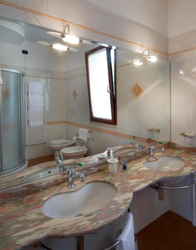 Others 5, Il Casale Corte Rossa, Latina