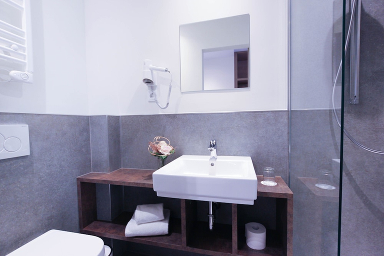 Bathroom 3, City Hotel Würzburg, Würzburg
