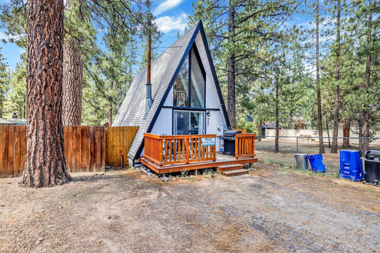 Exterior & Views 2, Sunrise Cottage #1800, San Bernardino