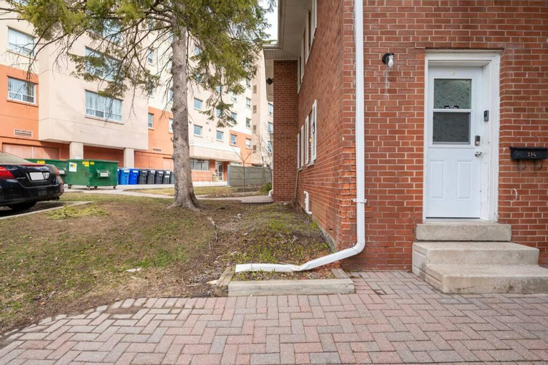 Harmony Home Near University of Waterloo, Waterloo