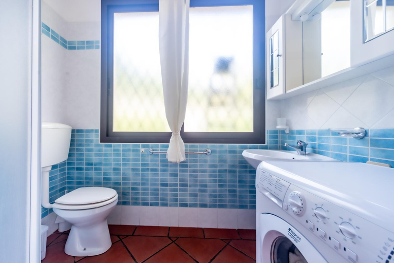 Bathroom 3, Villa Monica, Cagliari