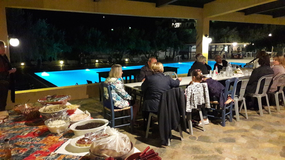 Food & Drinks 4, Villea Village, Crete