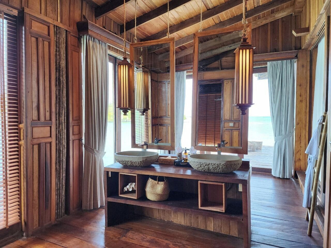 Bathroom 5, Full Moon Private Island, Kiri Sakor