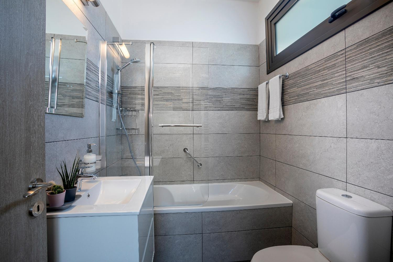 Bathroom 3, Chris Le Mare Luxury Villa