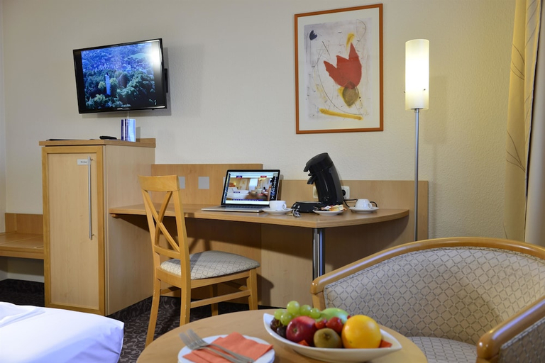 Bedroom 4, PLAZA INN Leonberg, Böblingen