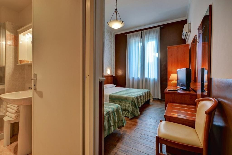 Bedroom 4, HOTEL UNIVERSO, Torino