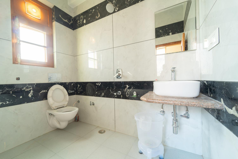 Bathroom 2, Mathan View Homestay, Kullu