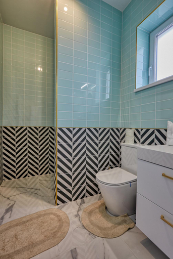 Bathroom 4, The Doors Luxury Apartment, Mosonmagyaróvár